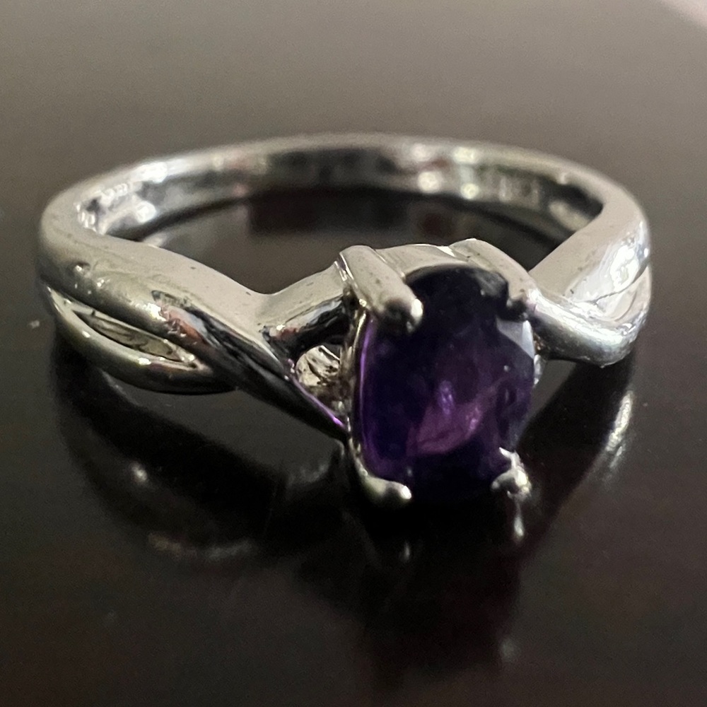 Sterling Silver Amethyst Oval Solitaire Ring - Purple